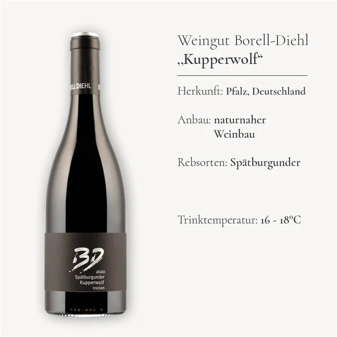Flasche deutscher Rotwein 'Kupperwolf' vom Weingut Borell-Diehl, Pfalz. Naturnaher Anbau, Rebsorte Spätburgunder. Ideale Trinktemperatur bei 16-18°C.