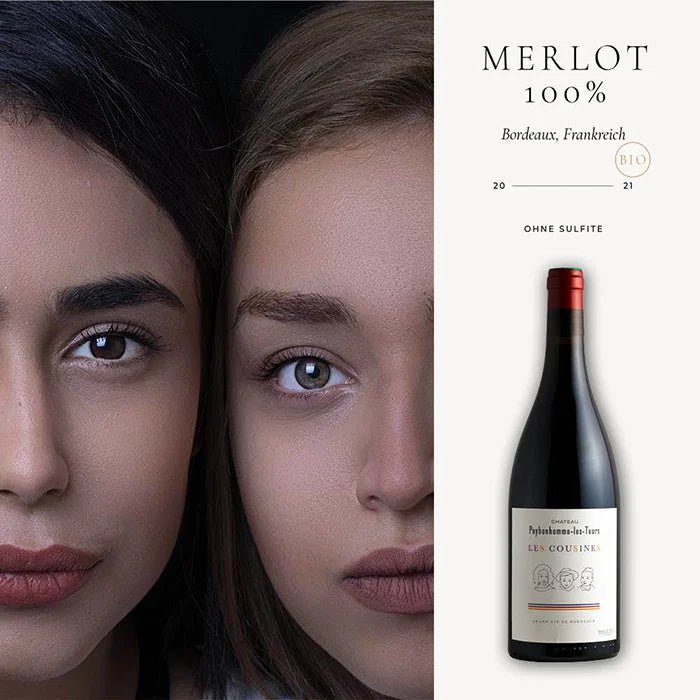 Rotwein neben dem fesselnden Blick von zwei Frauen mit kontrastierenden Hauttönen und einer eleganten Weinflasche.