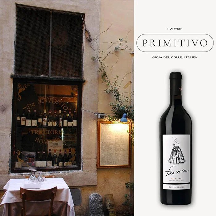 Rotwein vor einer gemütlichen Trattoria mit beleuchtetem Fenster, einem Tisch im Freien und einer Primitivo Weinflasche.
