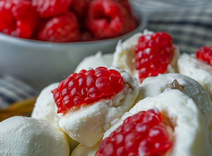 Ziegenkäse mit Himbeeren